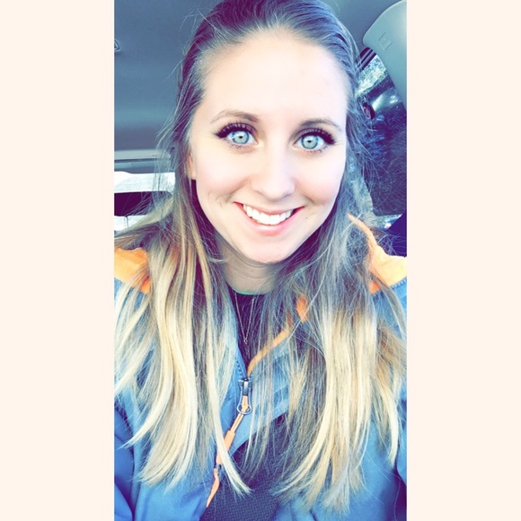 Meet your Posher, Amber - Picture 1 of 4